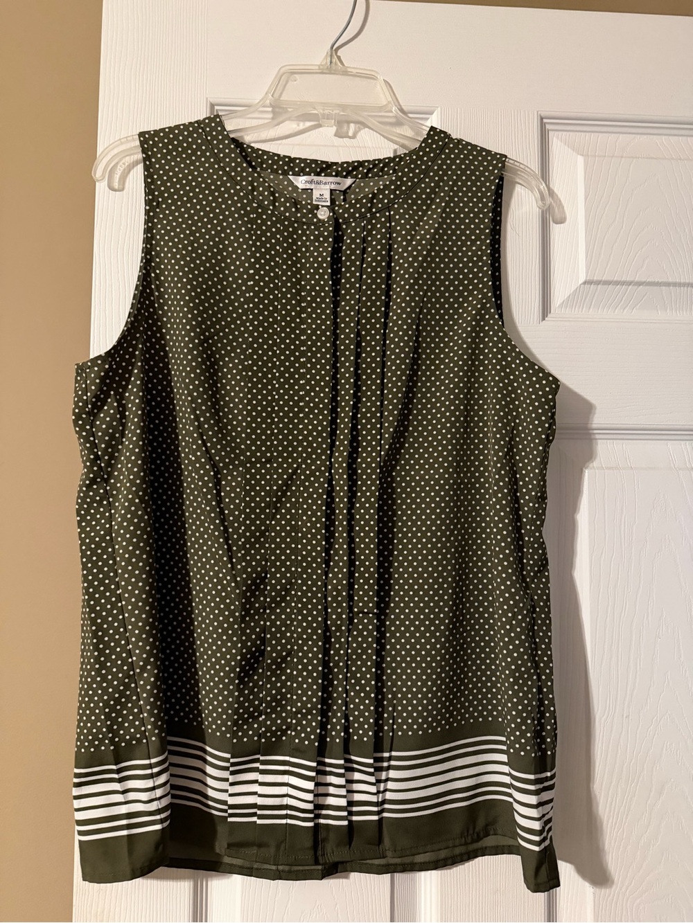 Croft & Barrow Olive Gray/Olive Green Polka Dot Sleeveless Blouse